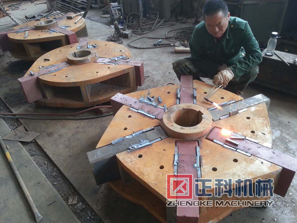 立式板錘複合破配件